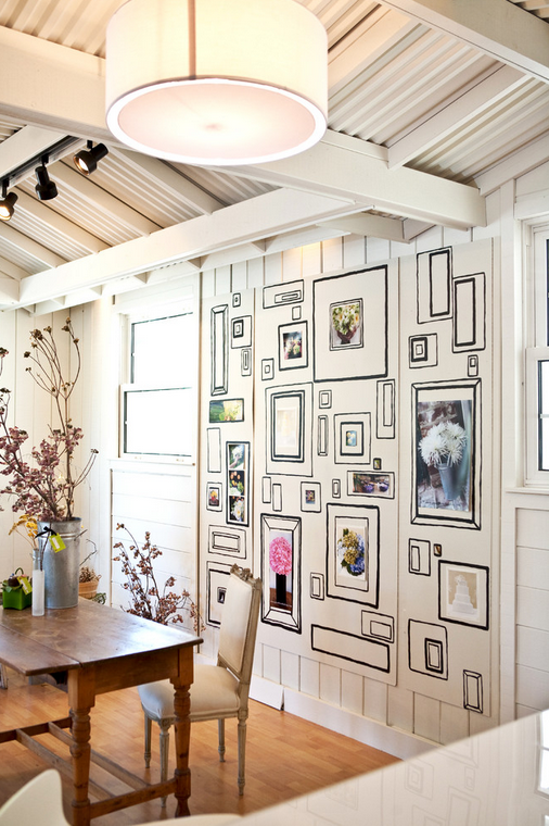 Gorgeous floral studio designed by Kriste Michelini. Faux art effect achieved by painted squares. 