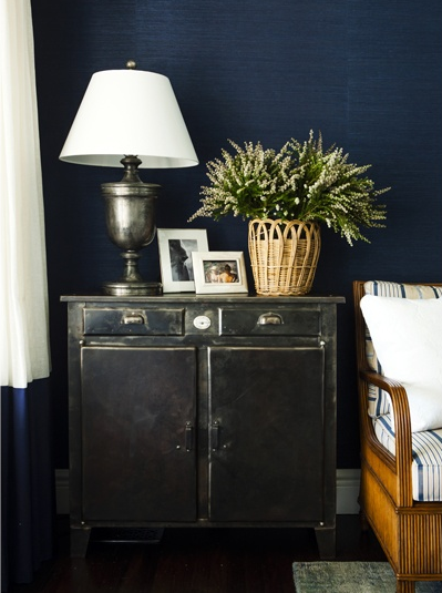 Navy grasscloth, awesome lamp, and matching navy curtain trim. 