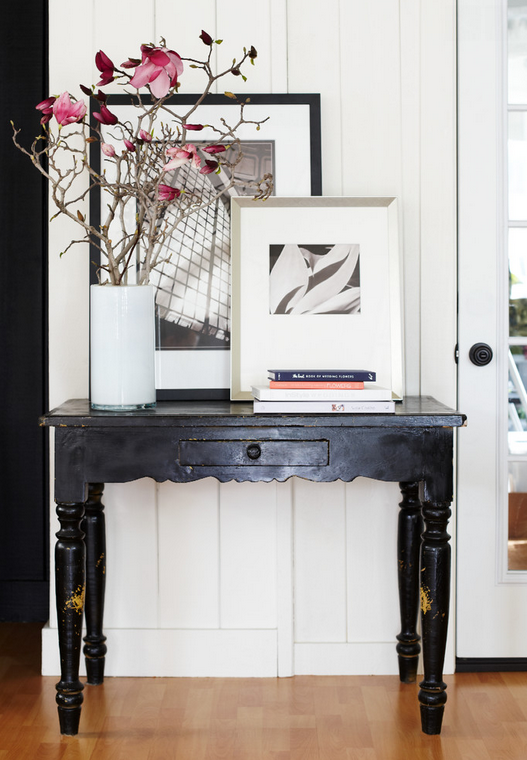 Lovely & slightly worn black table and easy display. 