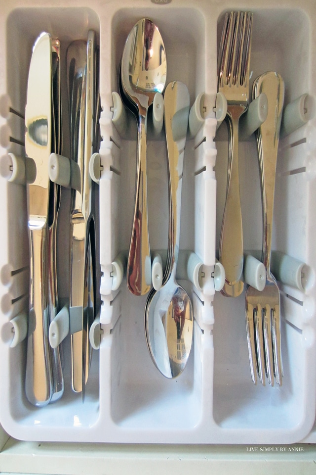 Getting organized takes doing 1 project at a time. This weekend: the silverware drawer! 