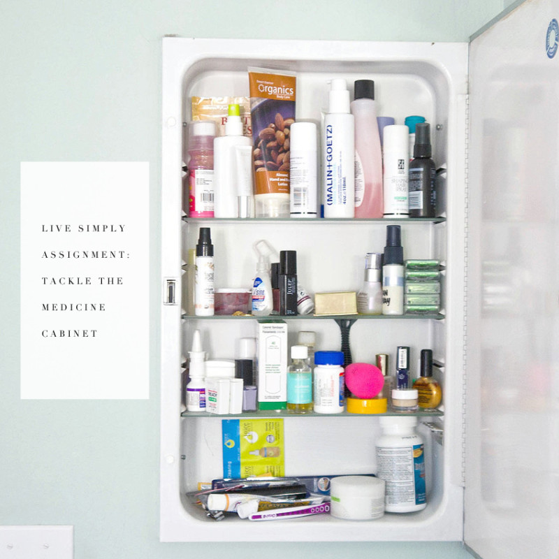 getting organized one project at a time! This weekend's assignment: the medicine cabinet.