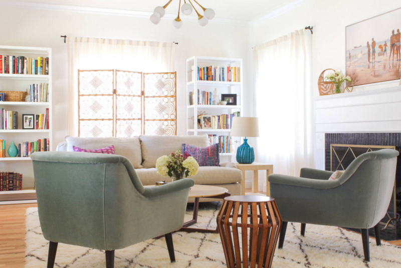 Spotlight on Taylor Jacobson Interior Design--cozy, perfectly styled sitting area. 