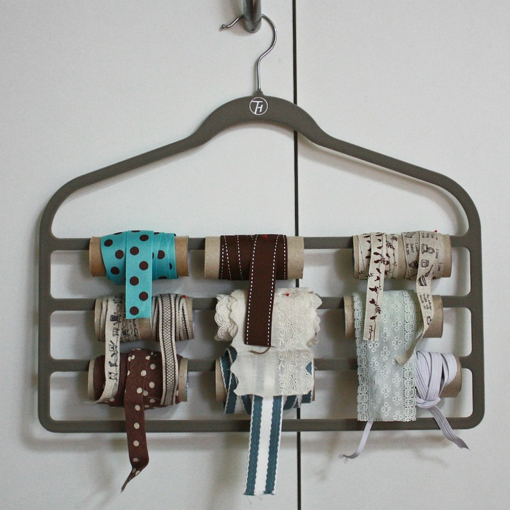 Clever ways to organize ribbon scraps. 