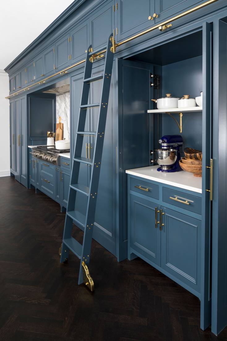 half white, half Prussian blue, all time-honored modern kitchen design