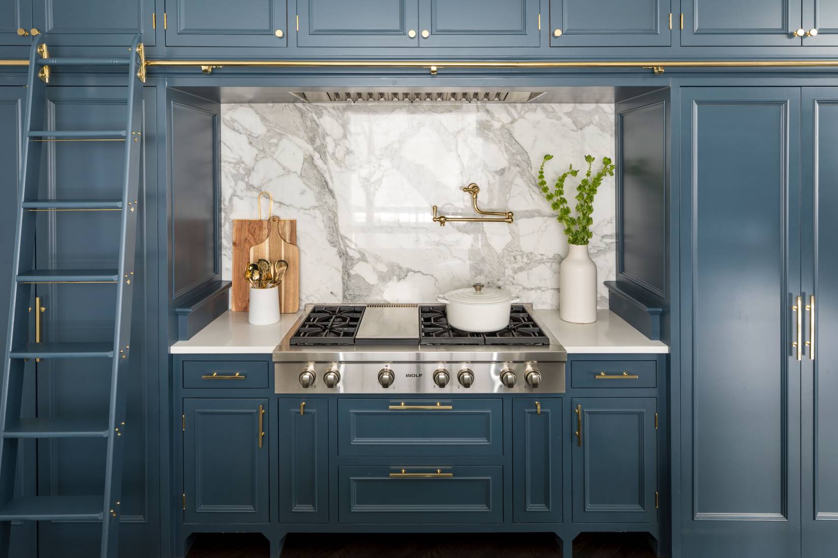 half white, half Prussian blue, all time-honored modern kitchen design