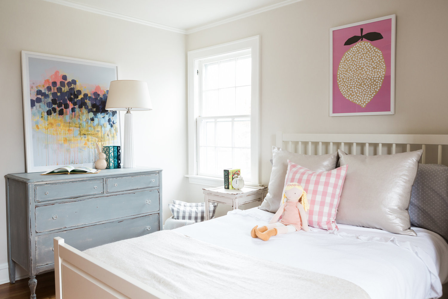 Girl's room with vintage furniture and pink and blue accents. 